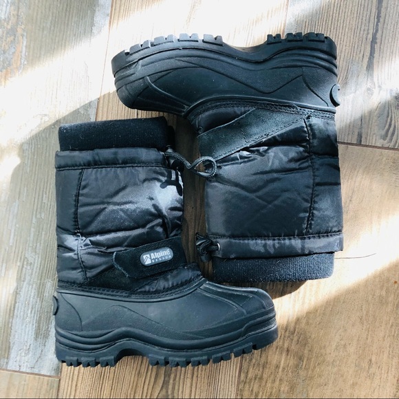 Alpine Design Other - Kids Alpine Design snow boots, SZ 1